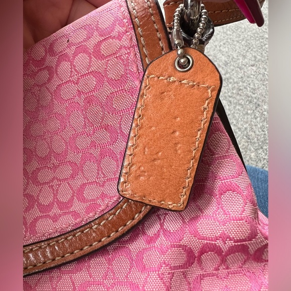 Coach Pink Signature Canvas Soho - Picture 6 of 7